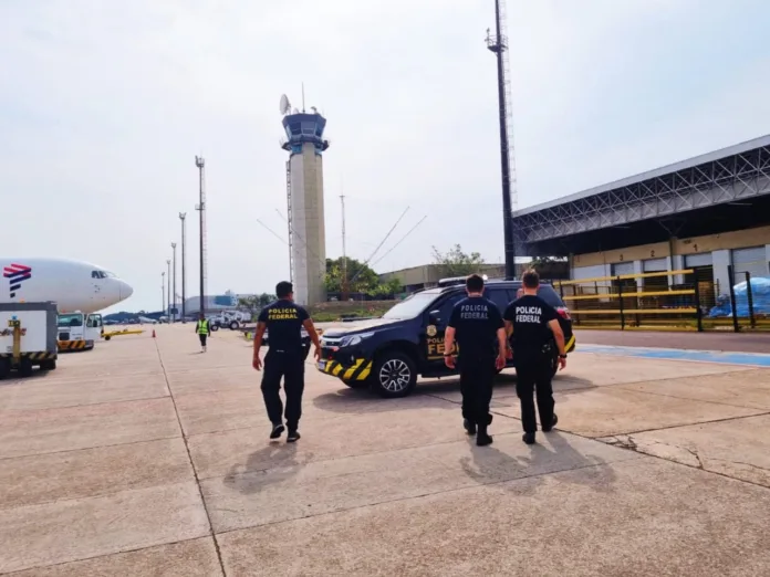 Polícia Federal no Aeroporto Internacional Eduardo Gomes. (FOTO: Divulgação/PF)