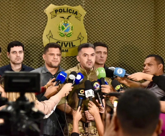 Suspeitos por ataque a viatura são procurados pela polícia em Manaus