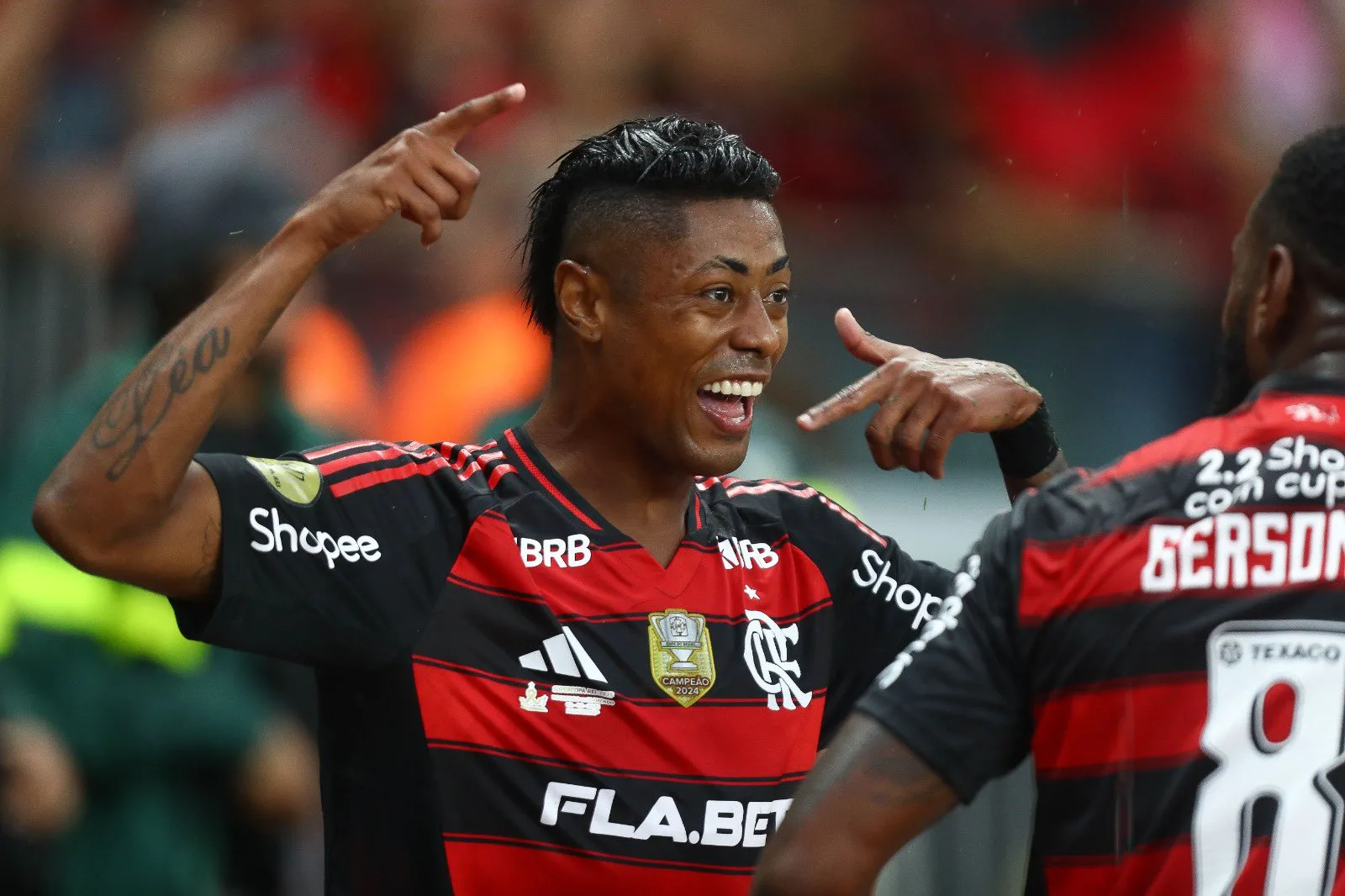 Bruno Henrique foi o destaque do Flamengo com dois gols