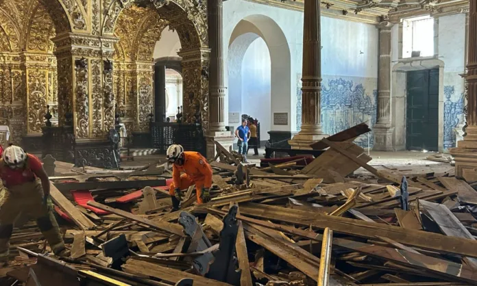 Teto da igreja desabou e matou uma pessoa