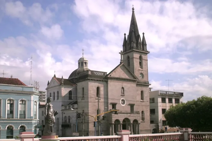 Igreja de São Sebastião, em Manaus, é interditada por tempo indeterminado para reparo