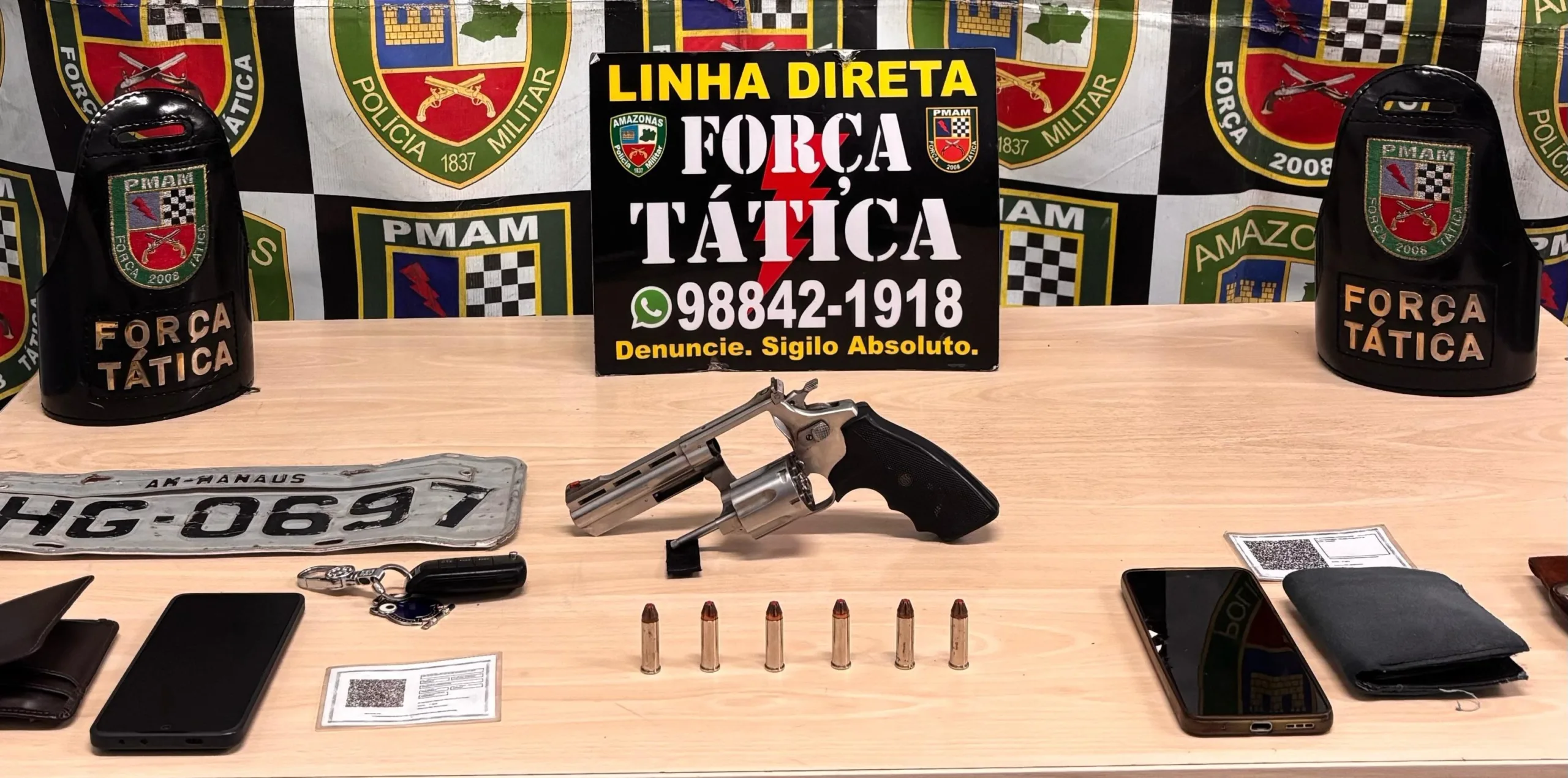 Dois homens são presos apreende 3 armas em Manaus