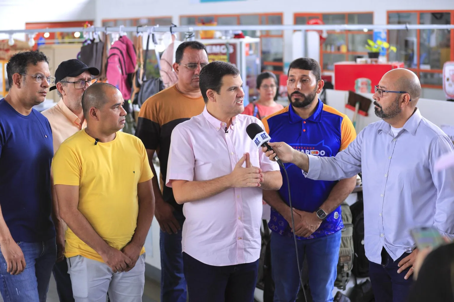 "Boa política" é servida com um cafezinho, pão com tucumã e articulações