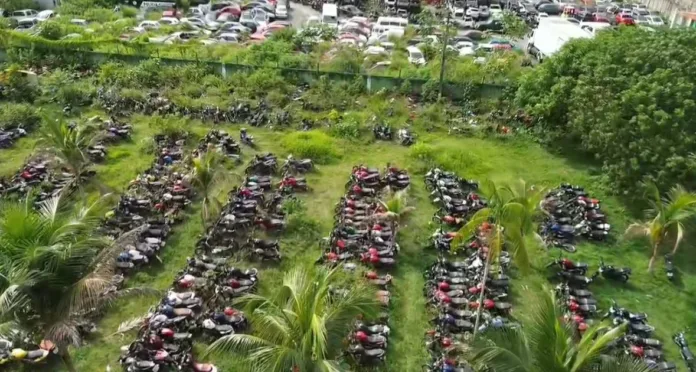 Criminosos invadem parqueamento de veículos da Polícia Civil em Manaus e roubam pelo menos 10 motos