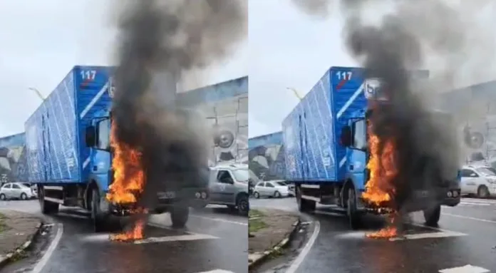 VÍDEO: Caminhão da Bemol pega fogo na rotatória do Coroado