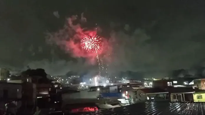 Fogos foram registrados em diversos bairro de Manaus. (FOTO: Reprodução)