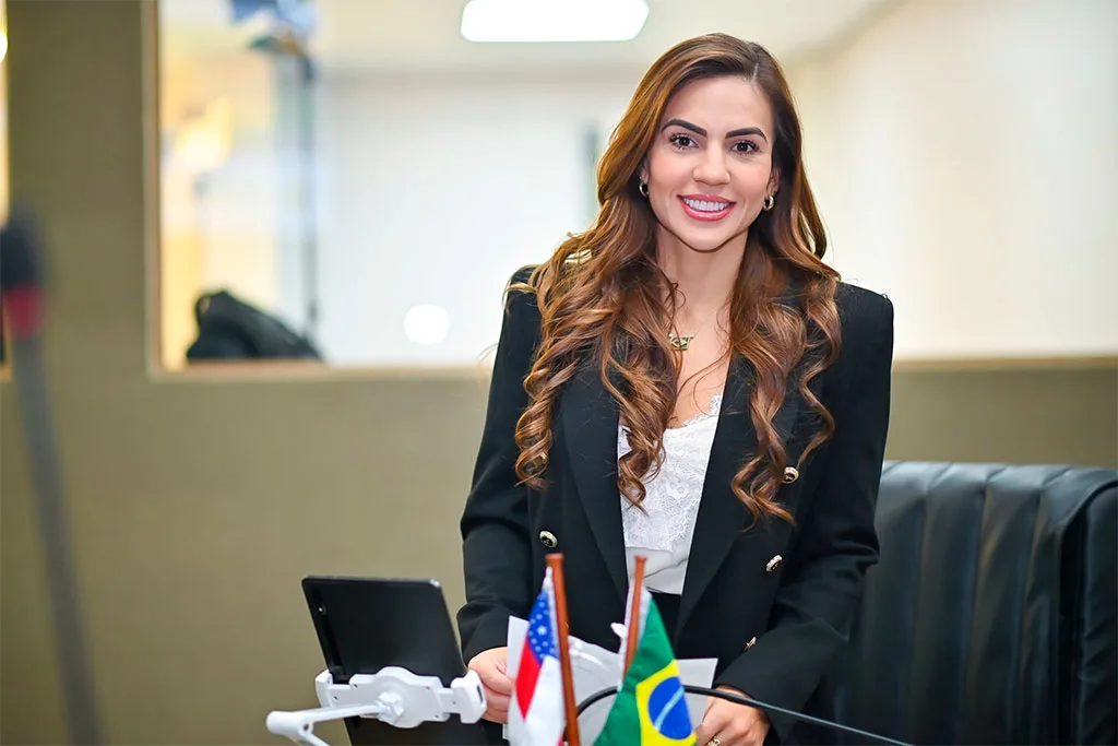 Imagem: Deputada Débora Menezes - Reprodução da Internet