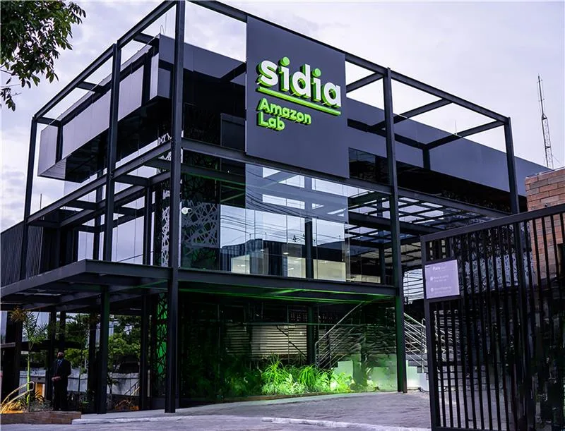 Fachada do SIDIA Amazon Lab, um centro de inovação e pesquisa tecnológica em Manaus, dedicado ao desenvolvimento de software, realidade aumentada e inteligência artificial.