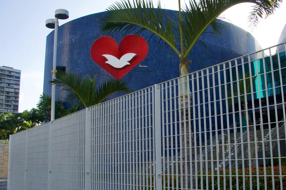 Igreja Universal do Reino de Deus em Santo Amaro, Centro do Recife. (Foto: Taylinne Barret/DP