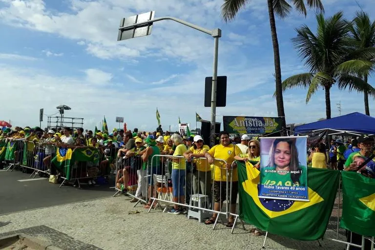 Manifestantes reunidos em Copacabana no dia 16 de março (Foto: Leonardo Vieceli/Folhapress)_ - anistia