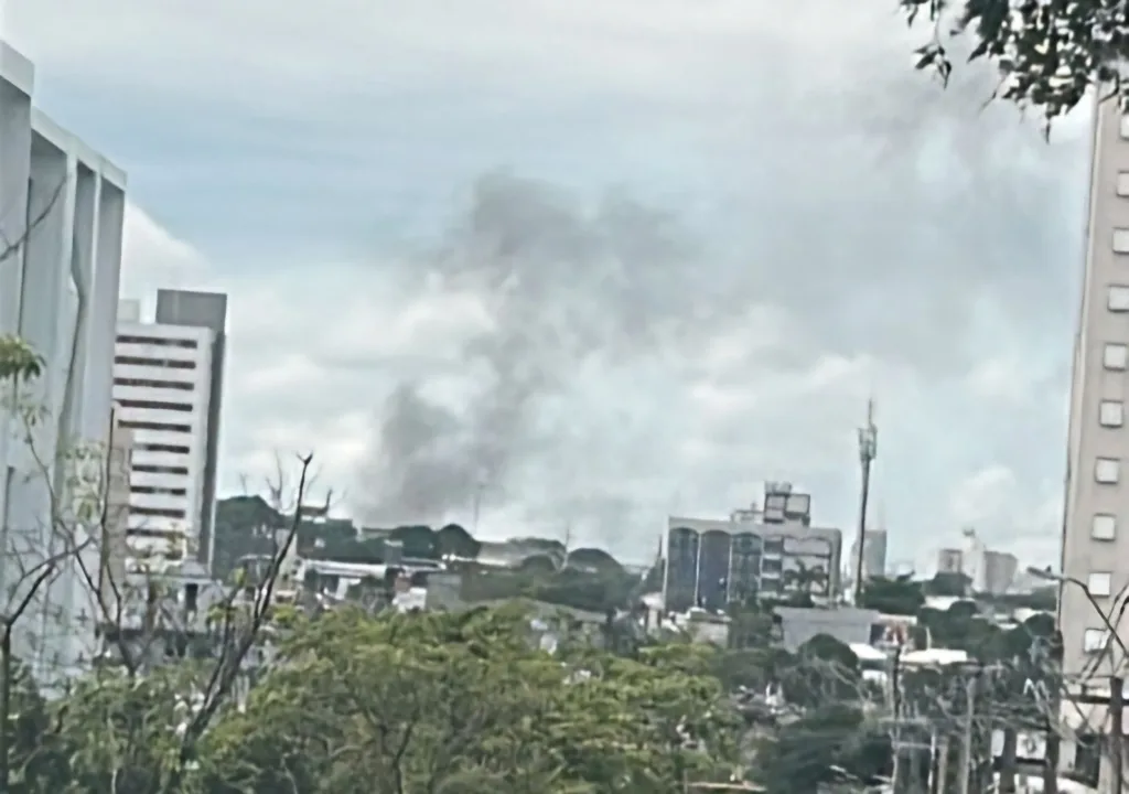 Princípio de incêndio atinge ponto comercial no Centro de Manaus