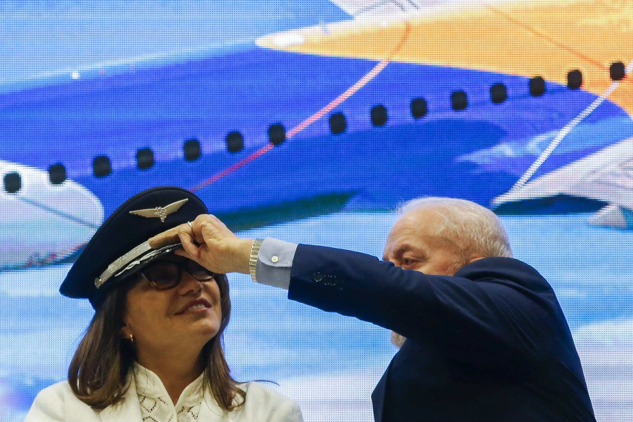 Janja desembarca na Rússia 5 dias antes de Lula e visita sede do governo