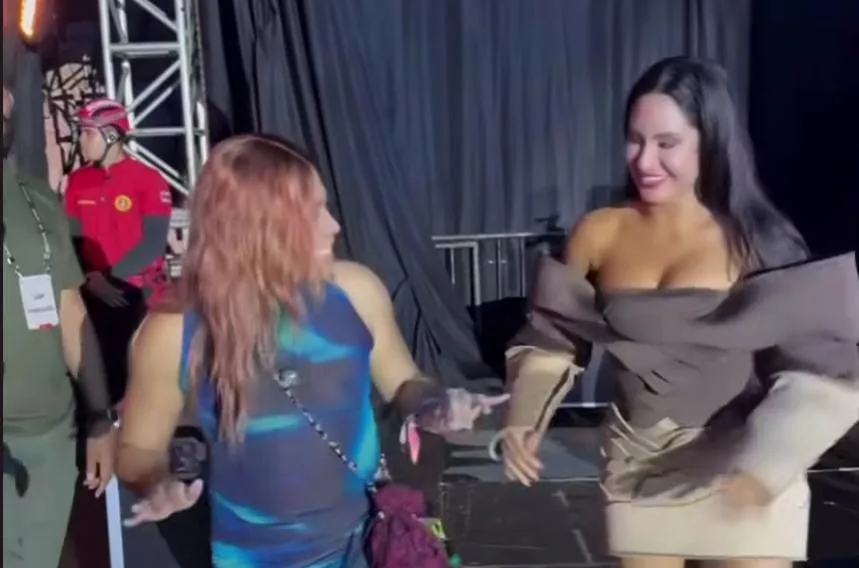 Blogueirinha dançando com Isabelle durante o festival (Foto: Reprodução/Redes sociais)