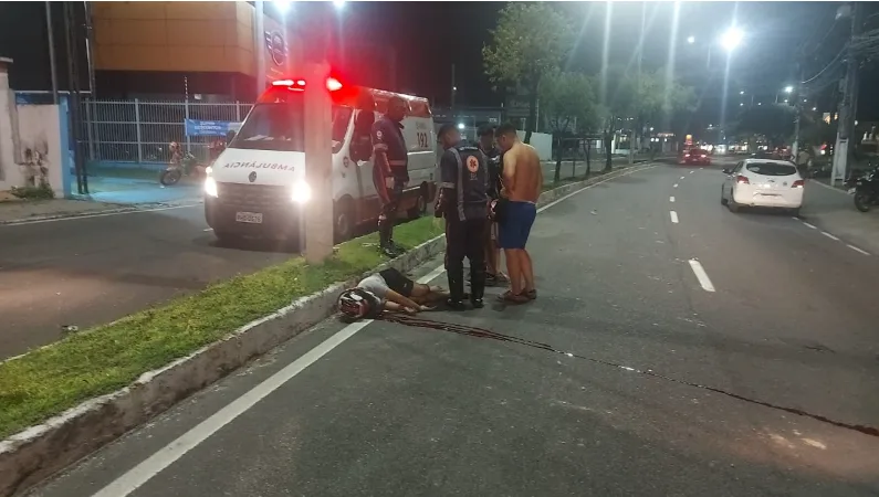 Motociclista morre após bater em poste em Manaus