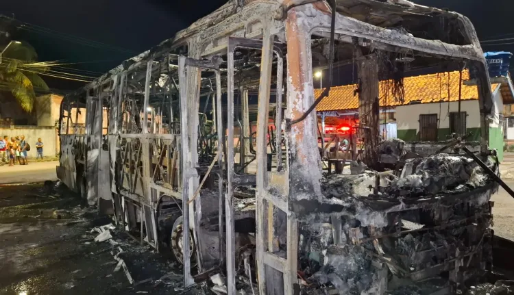 Três suspeitos de incendiar ônibus durante protesto têm prisão decretada em Manaus