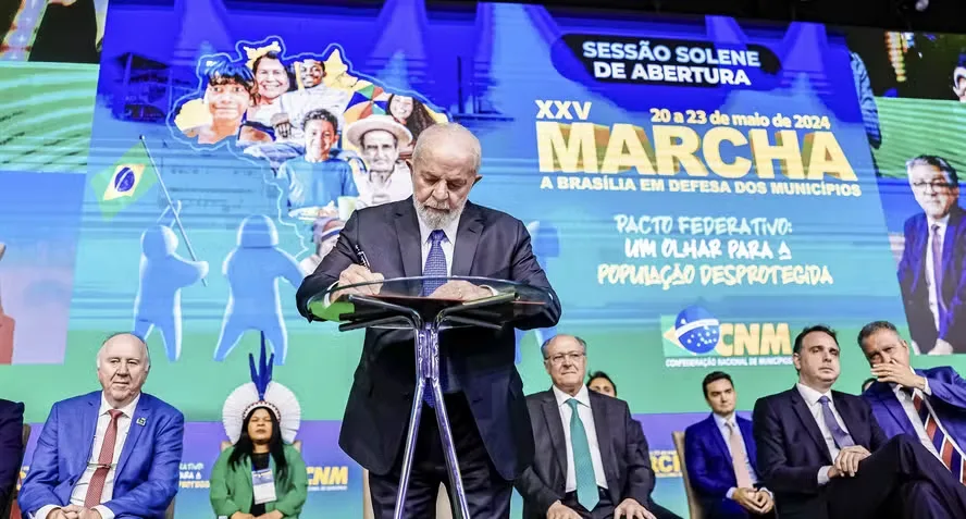 Lula é vaiado durante Marcha dos Prefeitos em Brasília; veja vídeo