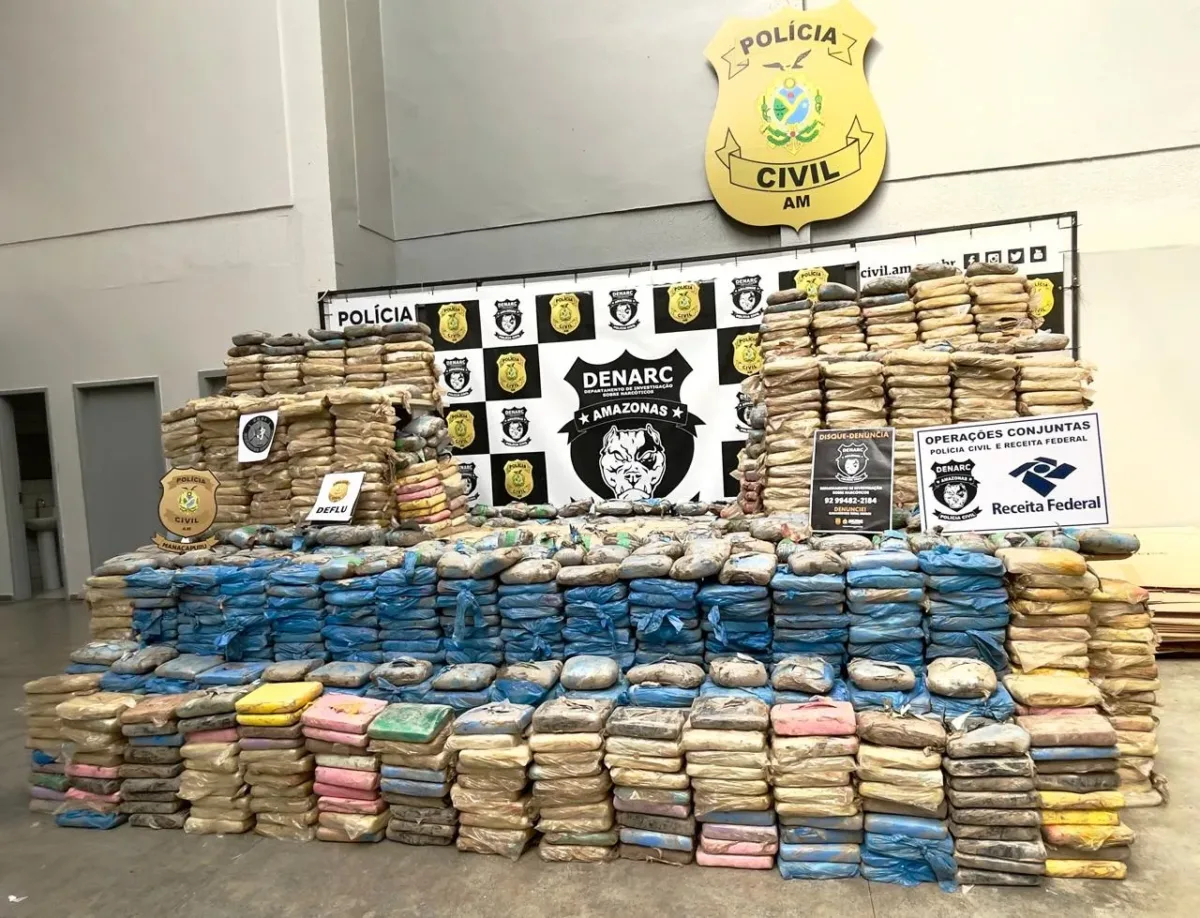 Haxixe e maconha avaliados em R$ 24 milhões estavam escondidos em “caleta submarina” no Amazonas