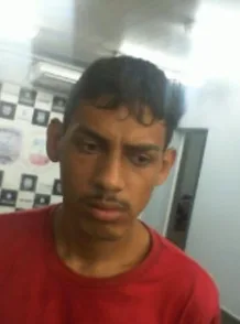 Polícia encontra submetralhadora falsa usada em assalto a ônibus em Manaus