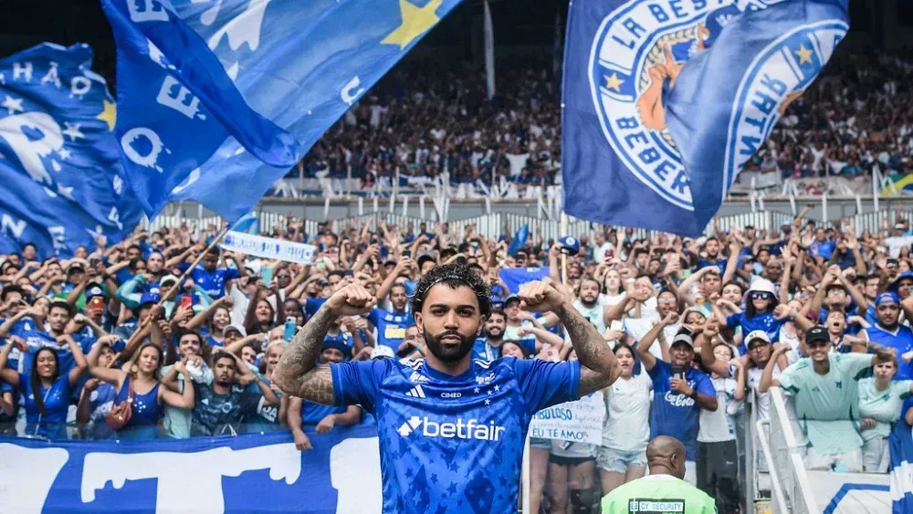 Cruzeiro vence Flamengo com gol de Gabigol e tira liderança do rival no Campeonato Brasileiro