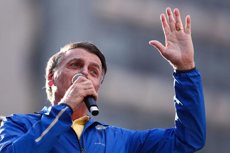 Bolsonaro lidera 6º ato na Avenida Paulista com apoio de aliados e governadores