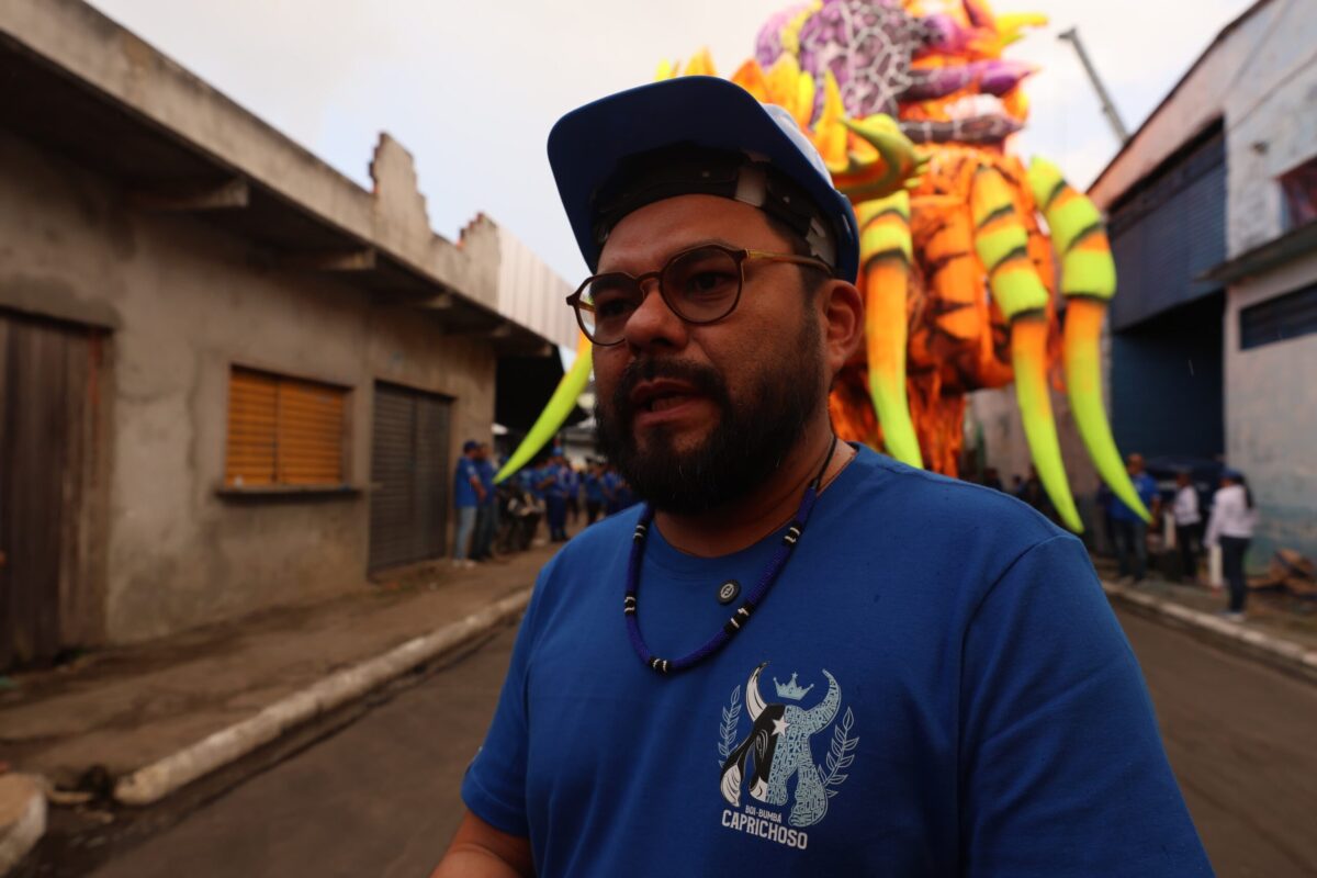 Festival de Parintins 2025: Bois Caprichoso e Garantido realizam últimos traslados das alegorias
