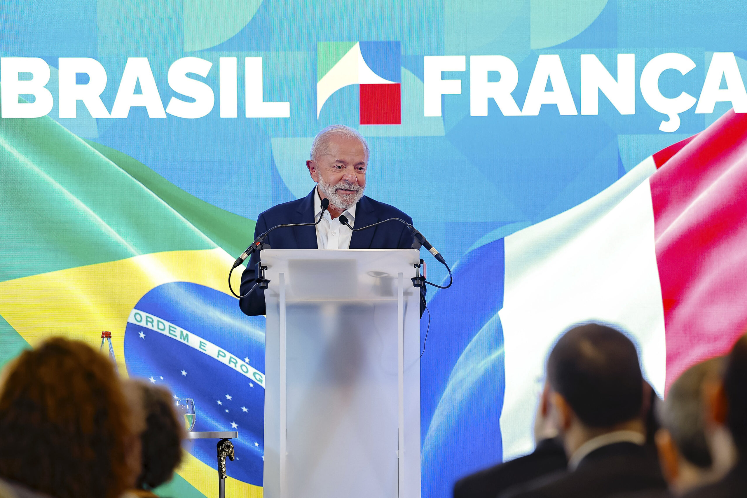 Lula durante seu discurso em Paris