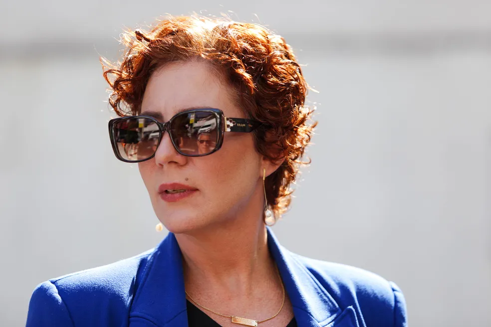Antes de deixar o Brasil, Carla Zambelli arrecadou ao menos R$ 285 mil em vaquinha virtual